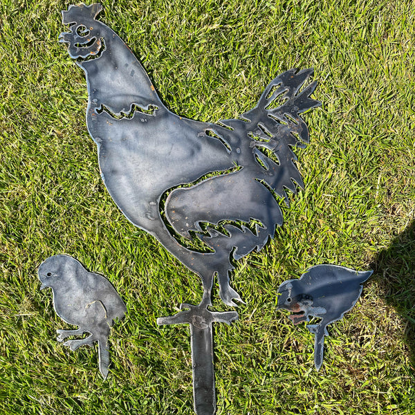 Hen & 2 Chicks Garden Stake - Natural or Chalk White