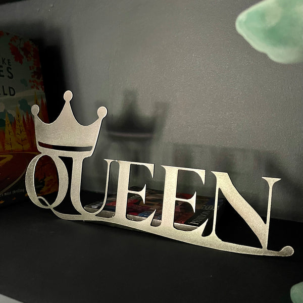 ‘Queen’ Metal Wall Art Word Sign Decoration