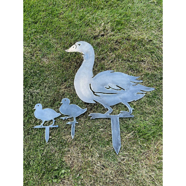 Goose & 2 Goslings Garden Stake - Natural or Chalk White